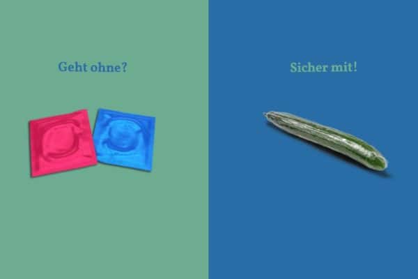 Eines von sechs Kampagnen-Visuals der "Wozu-greifst du?"-Kampagne. Zu sehen sind verpackte Kondome auf der linken Seite mit der Überschrift "Geht ohne?" und eine in Kunststoff verpackte Gurke auf der rechten Seite mit der Überschrift "Sicher mit!"