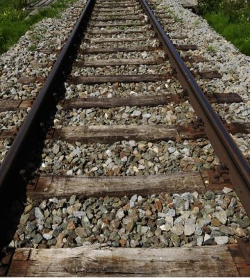 Bahnschwelle aus Holz vs. Verbundskunststoff