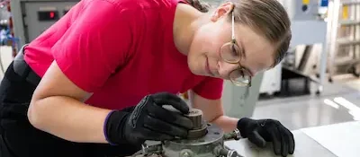 Sophia Fischer, Verbundstudentin im 2. Lehrjahr zur Kunststoff- und Kautschuktechnologin bei REHAU