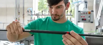 Titus Riedel, Auszubildender im 2. Lehrjahr zum Kunststoff- und Kautschuktechnologen bei REHAU