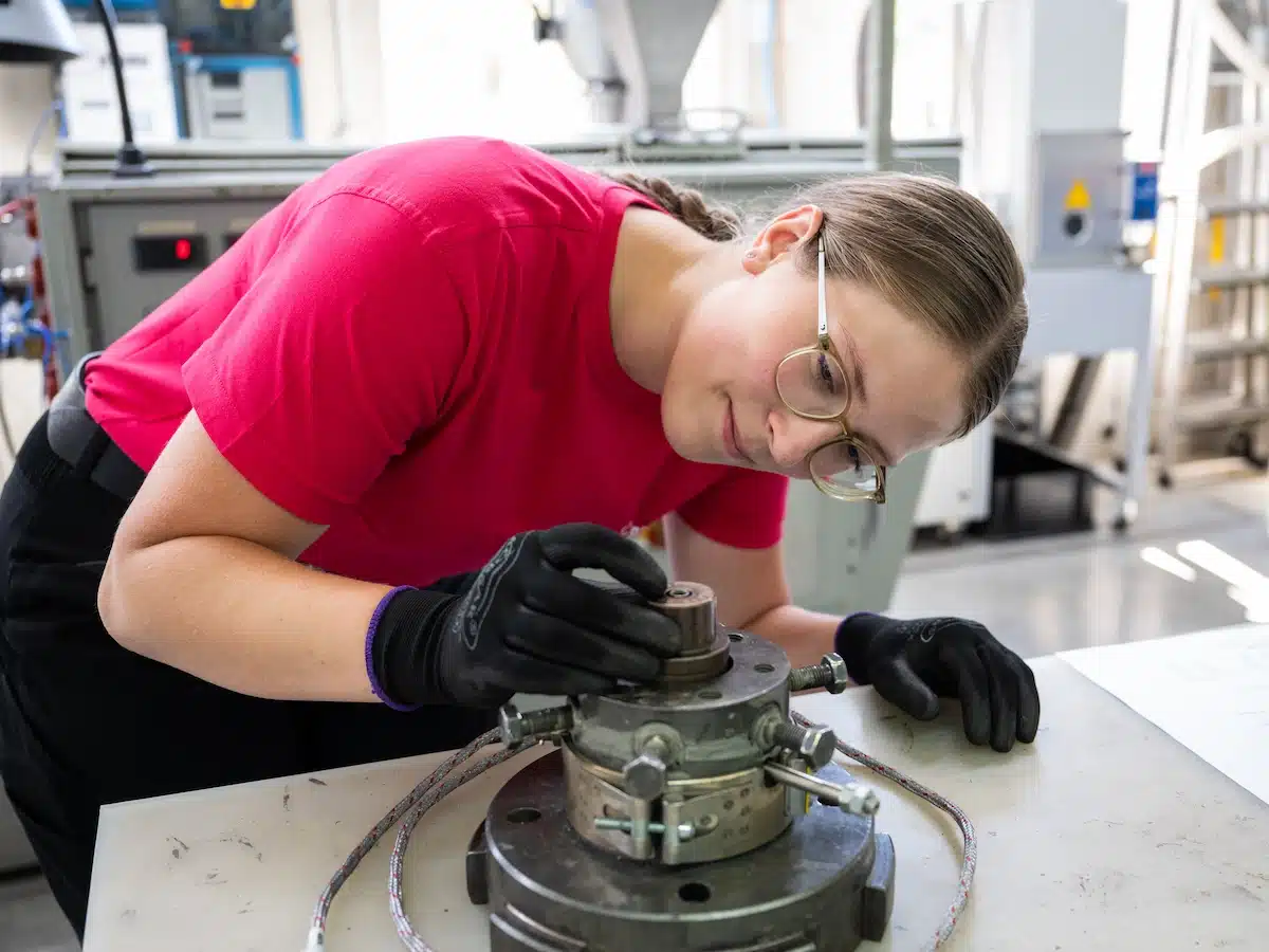Sophia Fischer, Verbundstudentin im 2. Lehrjahr zur Kunststoff- und Kautschuktechnologin bei REHAU